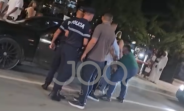 “Xhiroi gomat para policisë, por e pësoi&hellip;