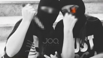 Kur adoleshentet pozojnë me thika e doreza&hellip;