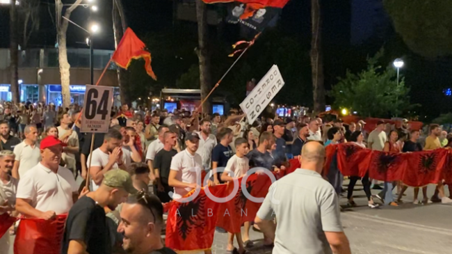 Dita e 64-të e protestës, qytetarët vërshojnë&hellip;