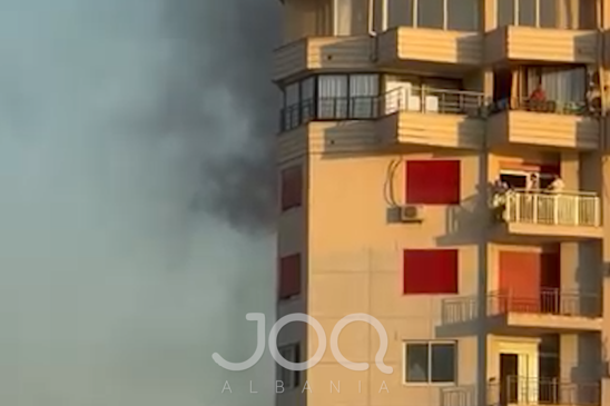 Përfshihet nga flakët një apartament në Golem