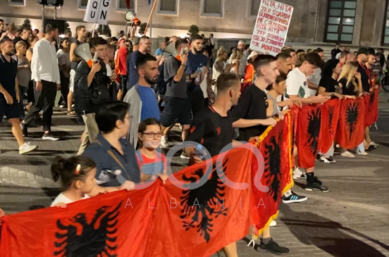 67 ditë në shesh, qytetarët vërshojnë në&hellip;