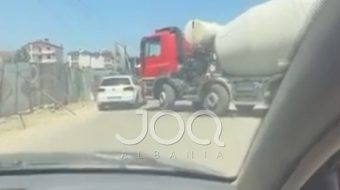 Betonieret bllokojnë rrugën kryesore në Paskuqan, sikur&hellip;