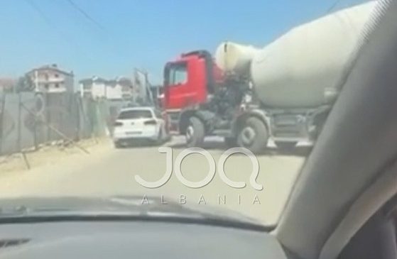 Betonieret bllokojnë rrugën kryesore në Paskuqan, sikur&hellip;