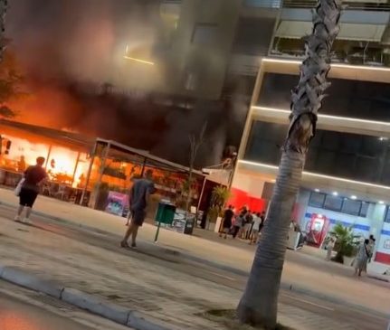Zjarri përpin hotelin në Lungomare të Vlorës,&hellip;