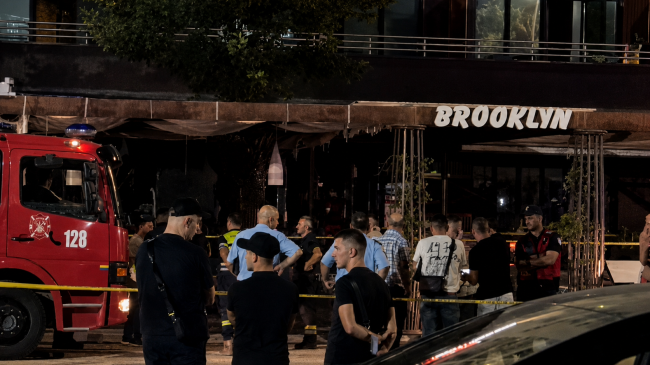 Priza e frigoriferit i vuri flakën hotelit,&hellip;