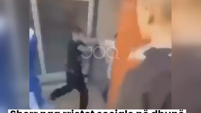 Sherri nga rrjetet sociale përfundon në dhunë&hellip;