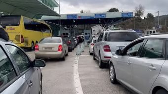Kaos dhe radhë kilometrike në Kakavijë: Qytetarët&hellip;