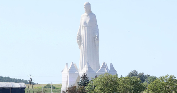 Përurohet në Poloni statuja më e lartë&hellip;