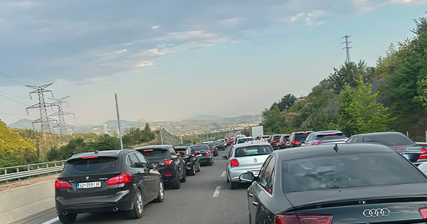Trafik kilometrik drejt Elbasanit: Radhët e makinave&hellip;