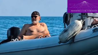 Sheiku Ali Baba fotografohet duke kaluar pushimet&hellip;