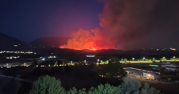 Zjarri në Dajt merr “rrugët”: Flakët i&hellip;