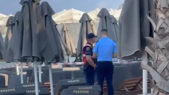 Francezi u godit me thikë në shpinë&hellip;
