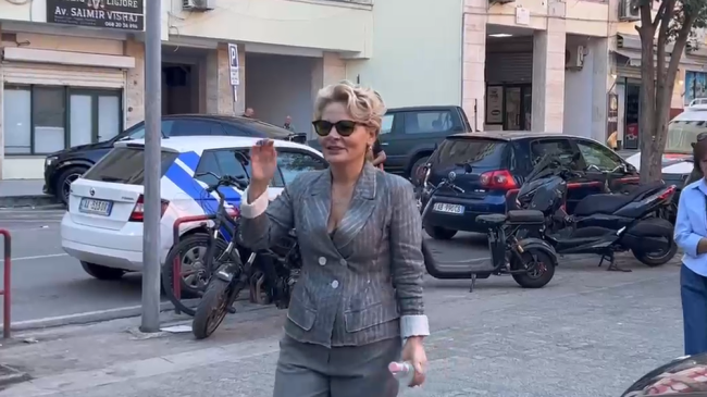 Mona kërkon dikë t’ia fikë radarët