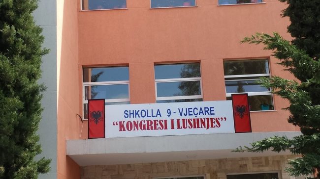 “Mësuesja më ka qëlluar vajzën disa herë!&hellip;