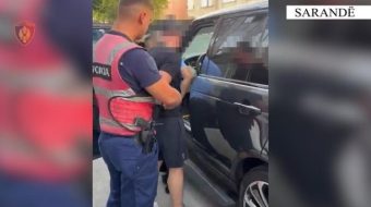 27-vjeçari godet me grushte policin në Sarandë