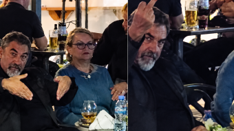 Bledi Çuçi përshëndet popullin me gishtin e&hellip;