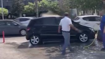 Përfshihet nga flakët makina në parkim, roja&hellip;