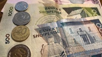Qytetari gjen 37 mijë lekë në rrugë:&hellip;
