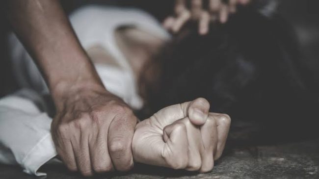 70-vjeçarja në Vlorë grabitet dhe për**unohet nga&hellip;