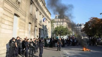 Nxënësit bllokojnë shkollat në Francë: Më shumë&hellip;