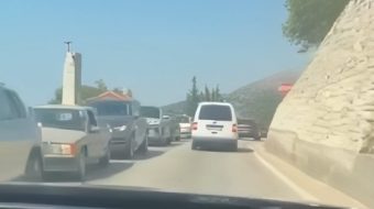 Trafik kilometrik në Vuno, kaos në rrugën&hellip;