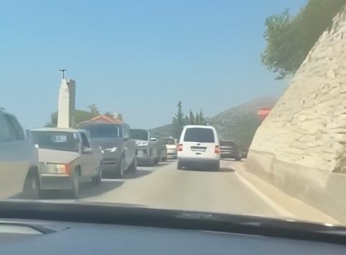 Trafik kilometrik në Vuno, kaos në rrugën&hellip;