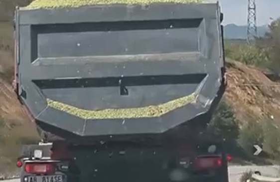 “Kamioni qarkullon pa asnjë kusht sigurie”/ Ngarkesa&hellip;