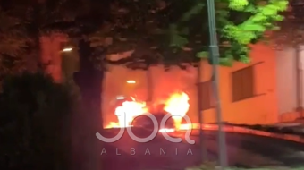 “Makina përfshihet nga flakët”/ Zjarr gjatë natës&hellip;