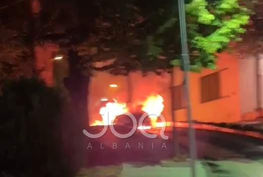 “Makina përfshihet nga flakët”/ Zjarr gjatë natës&hellip;