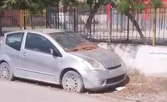 “Makina e braktisur te dera e shkollës”/&hellip;