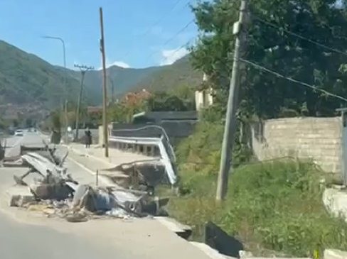 Rruga prej një viti e prishur, Xhakolli&hellip;