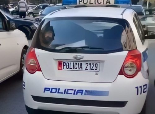 Bobat e Kenos s’pyesin për rregulla, parkojnë&hellip;
