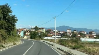 Ishte duke lëvizur me shpejtësi, motoçikleta përplas&hellip;