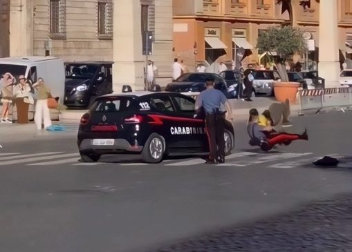 Karabinieri përplaset aksidentalisht nga kolegët gjatë aksionit&hellip;