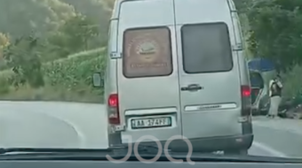 “Tabela 80 km/h, furgoni ecën me 40&hellip;
