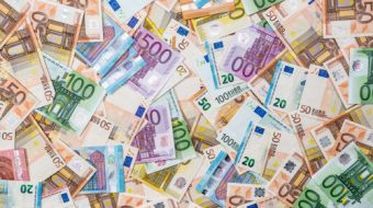 Euro arrin minimum të ri historik