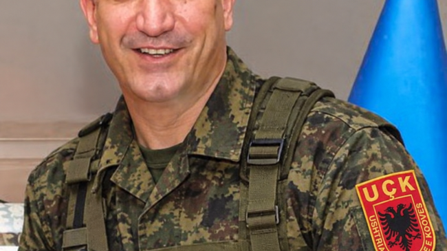 Veliaj nga burgu: Nderoni UÇK-në!