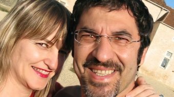 Gjuajti protestuesit me shishe: Delina Fico mori&hellip;
