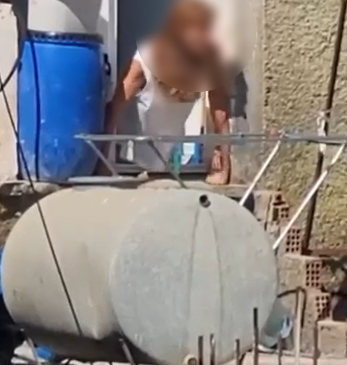 “Bërtet dhe kërcënon me thikë”, çfarë bën&hellip;