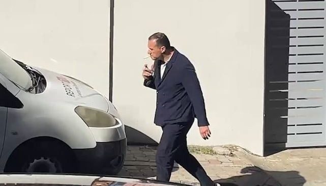 Ilir Proda bëhet për cigare pas daljes&hellip;