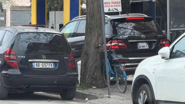 Trotuaret të bllokuara në Lushnje, qytetari: Këmbësorët&hellip;
