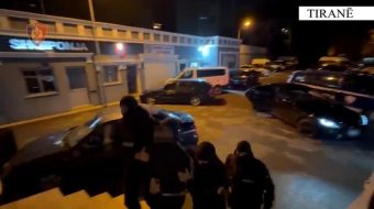 Do të shiste pistoletën, pranga 29-vjeçarit në&hellip;