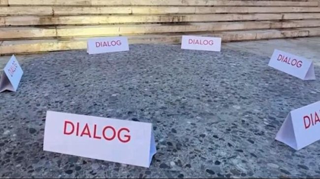 Studentët kërkojnë largimin e tij, Rama vijon&hellip;