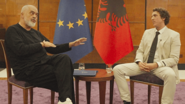 Gazetari amerikan e pyeti për korrupsionin dhe&hellip;