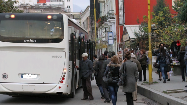 Transporti publik i kërkon Ramës heqjen e&hellip;