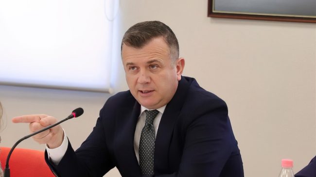 “Erjonin e njoh personalisht”, komentet nxjerrin zbuluar&hellip;