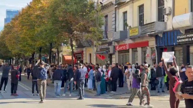 Studentët kundër PD-së te Ministria e Arsimit,&hellip;