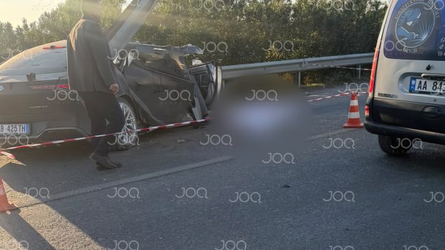 Makina përplaset me trafikndarësen në Fushë-Krujë, raportohet&hellip;