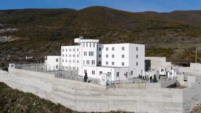 U dënuan me mbi 40 vite burg,&hellip;