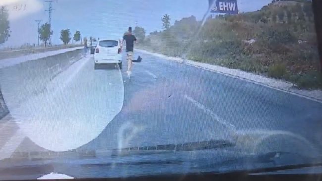 Çifti aksidentohet në rrugë, i riu zbret&hellip;